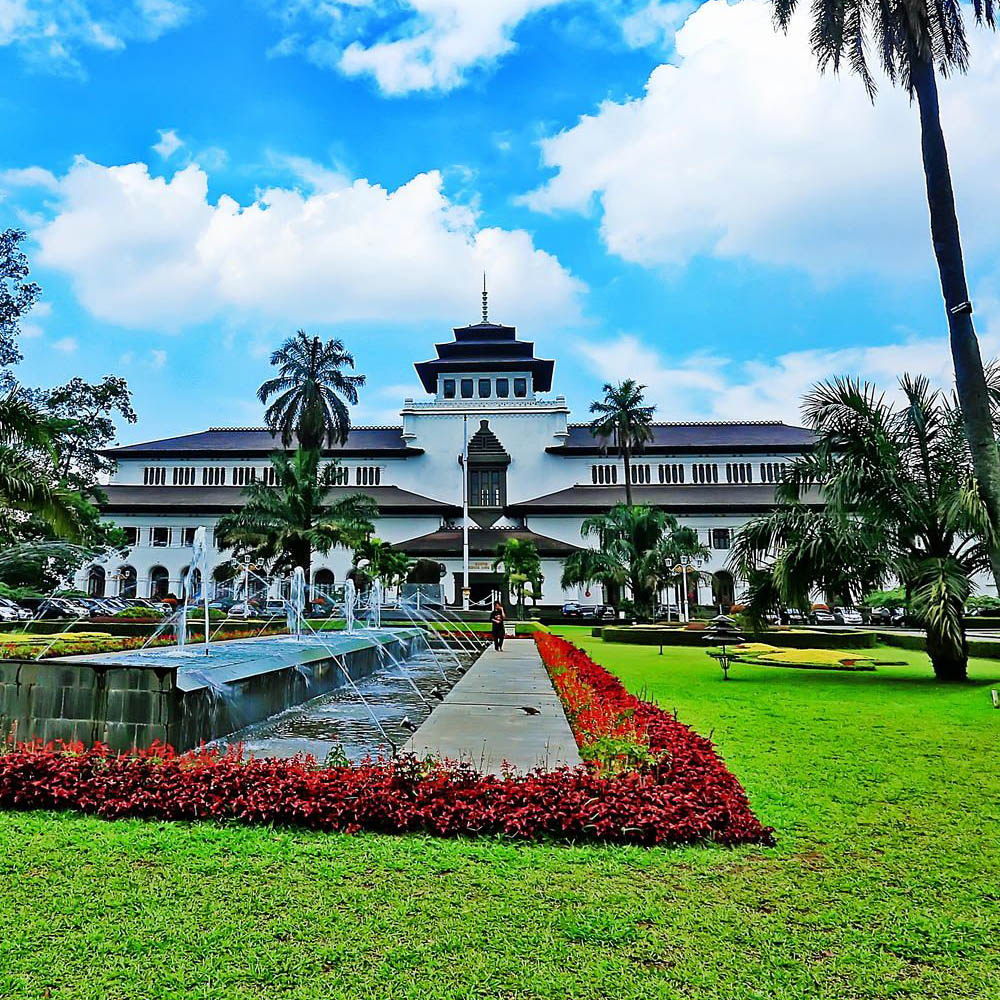 Gedung Sate | Serela Hotel